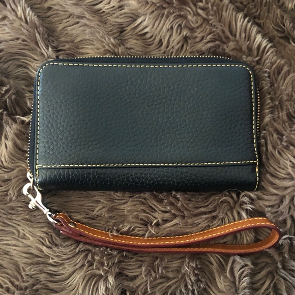 Dooney & Bourke vintage wristlet! - Picture 5 of 5